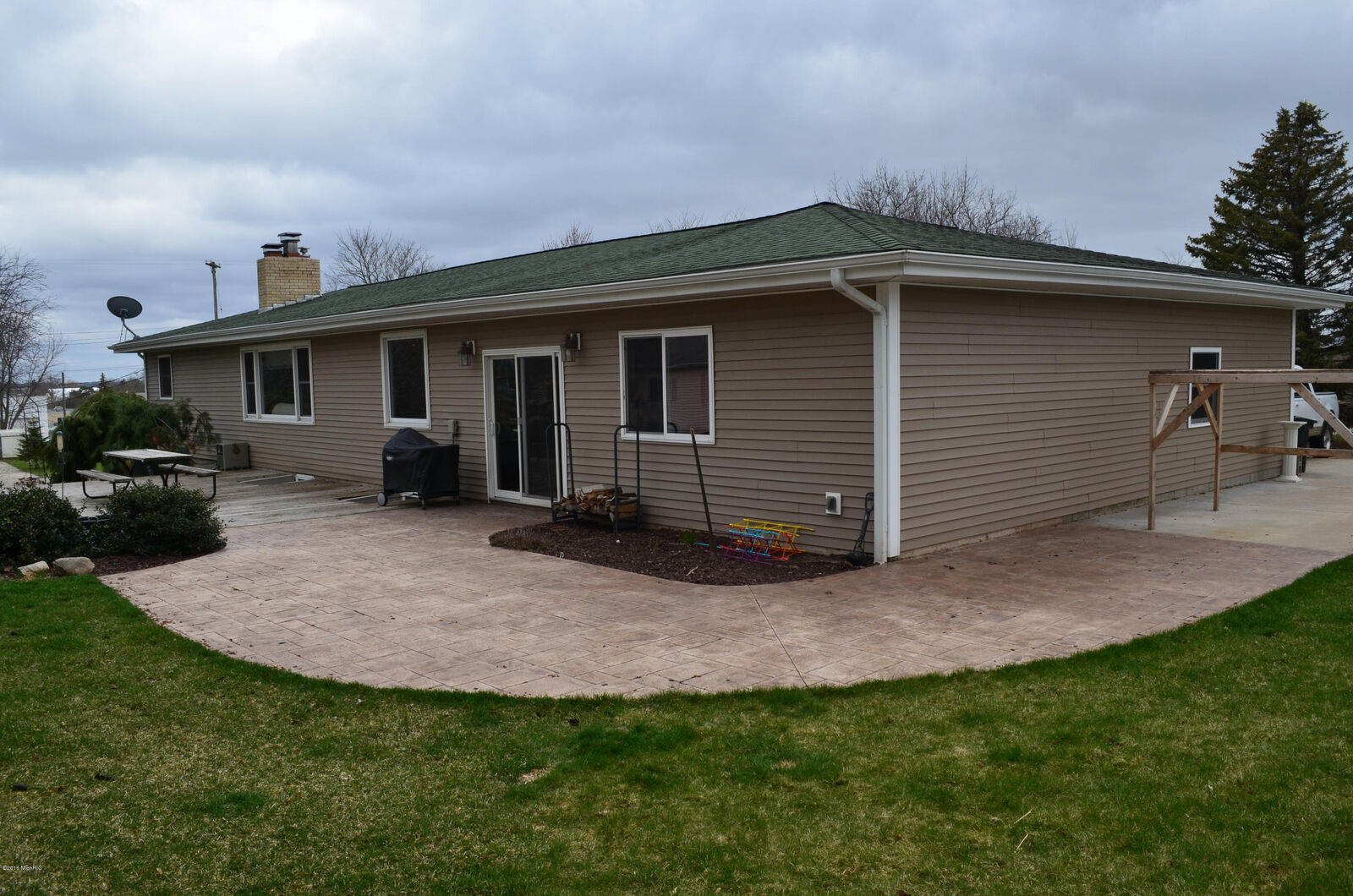 Property Photo:  716 N Ohio Avenue  MI 49412 