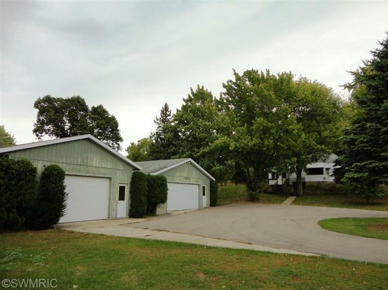 Property Photo:  13917 Cleveland Street  MI 49448 