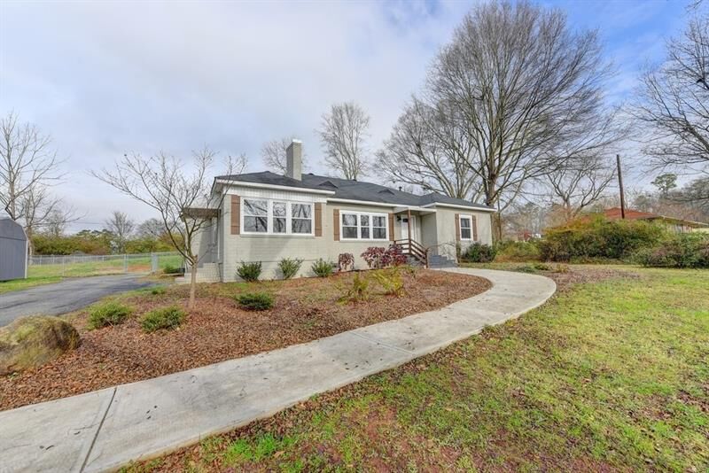 Property Photo: 855 Commerce Road 30549