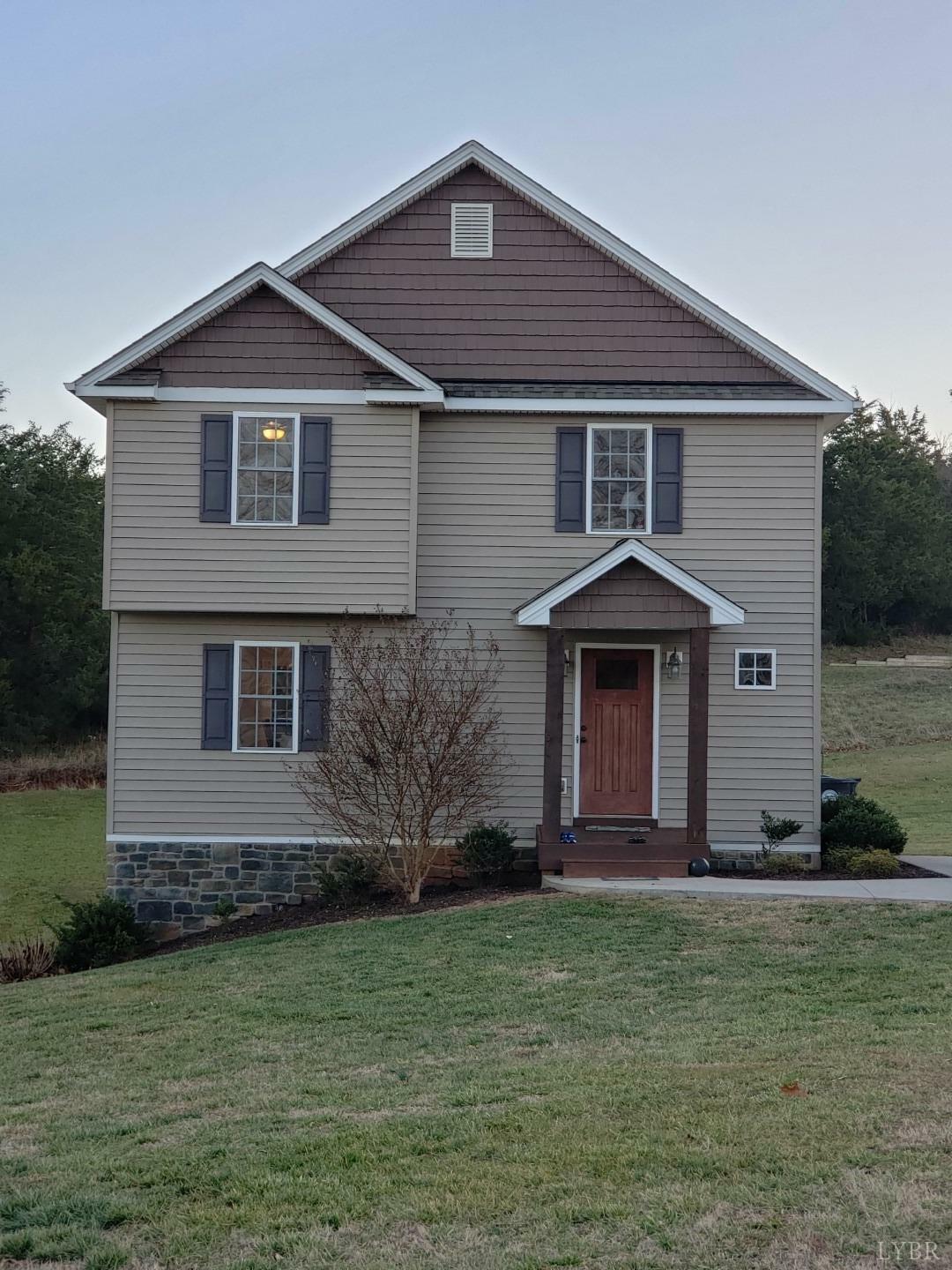 Property Photo: 1574 Village Court VA 24523