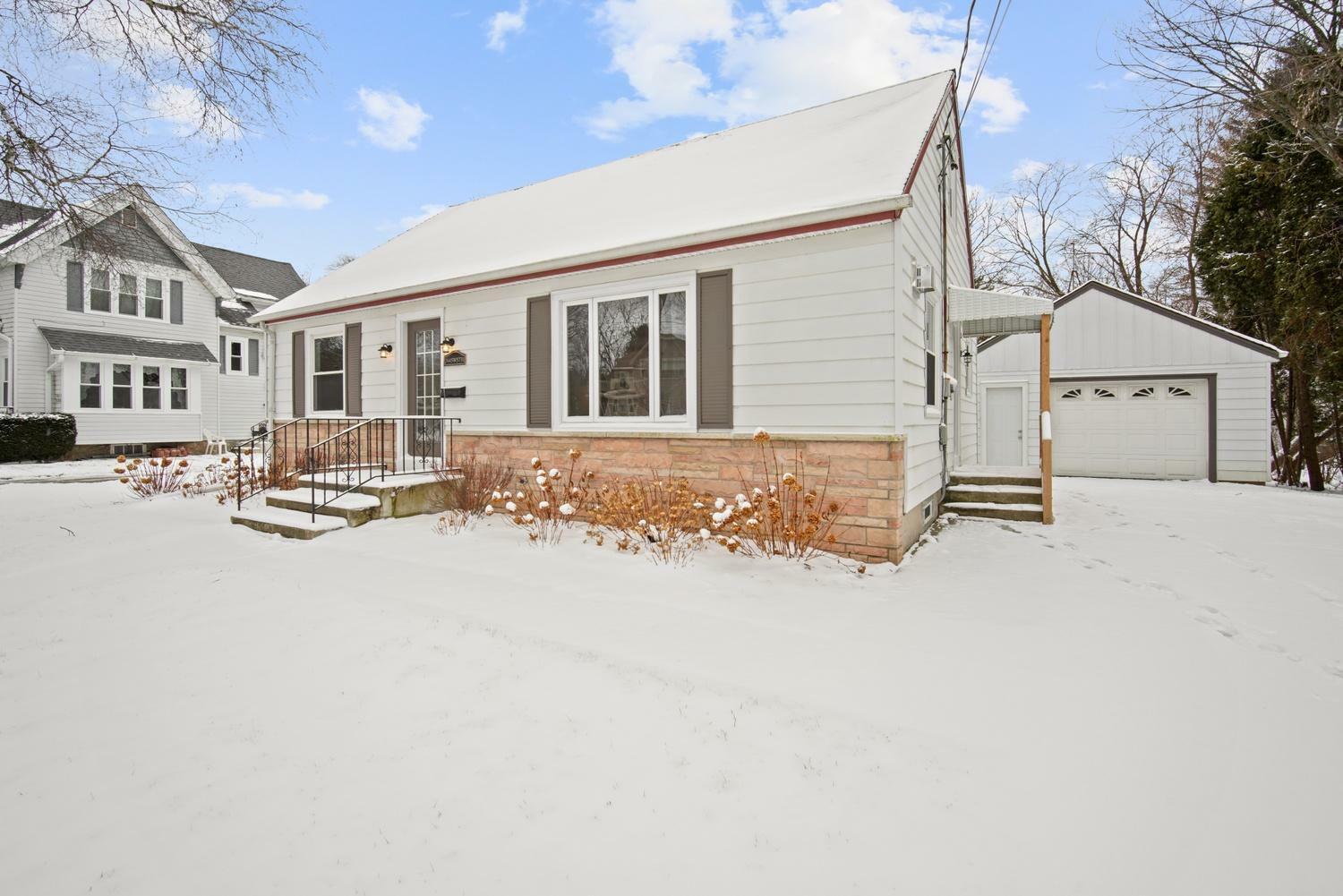 Property Photo:  N45w5731 Spring St  WI 53012 