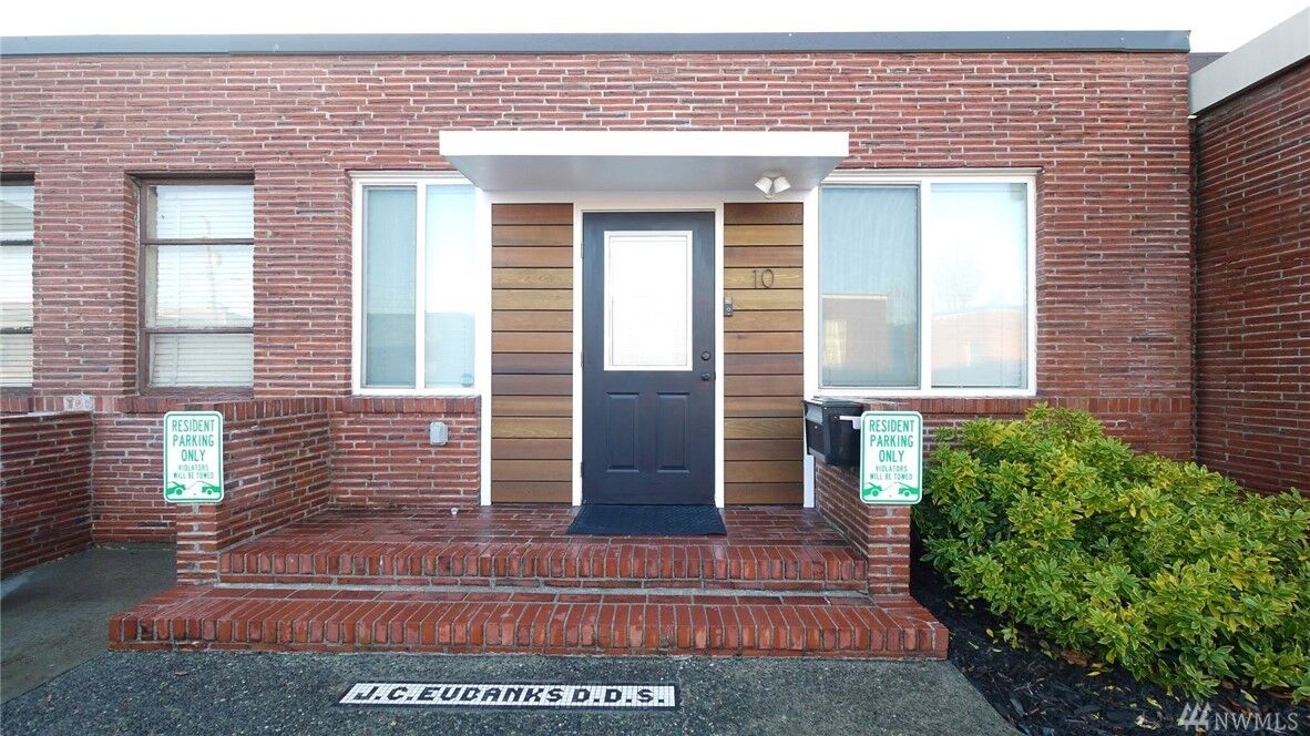 Property Photo:  1206 S 11th 10  WA 98405 