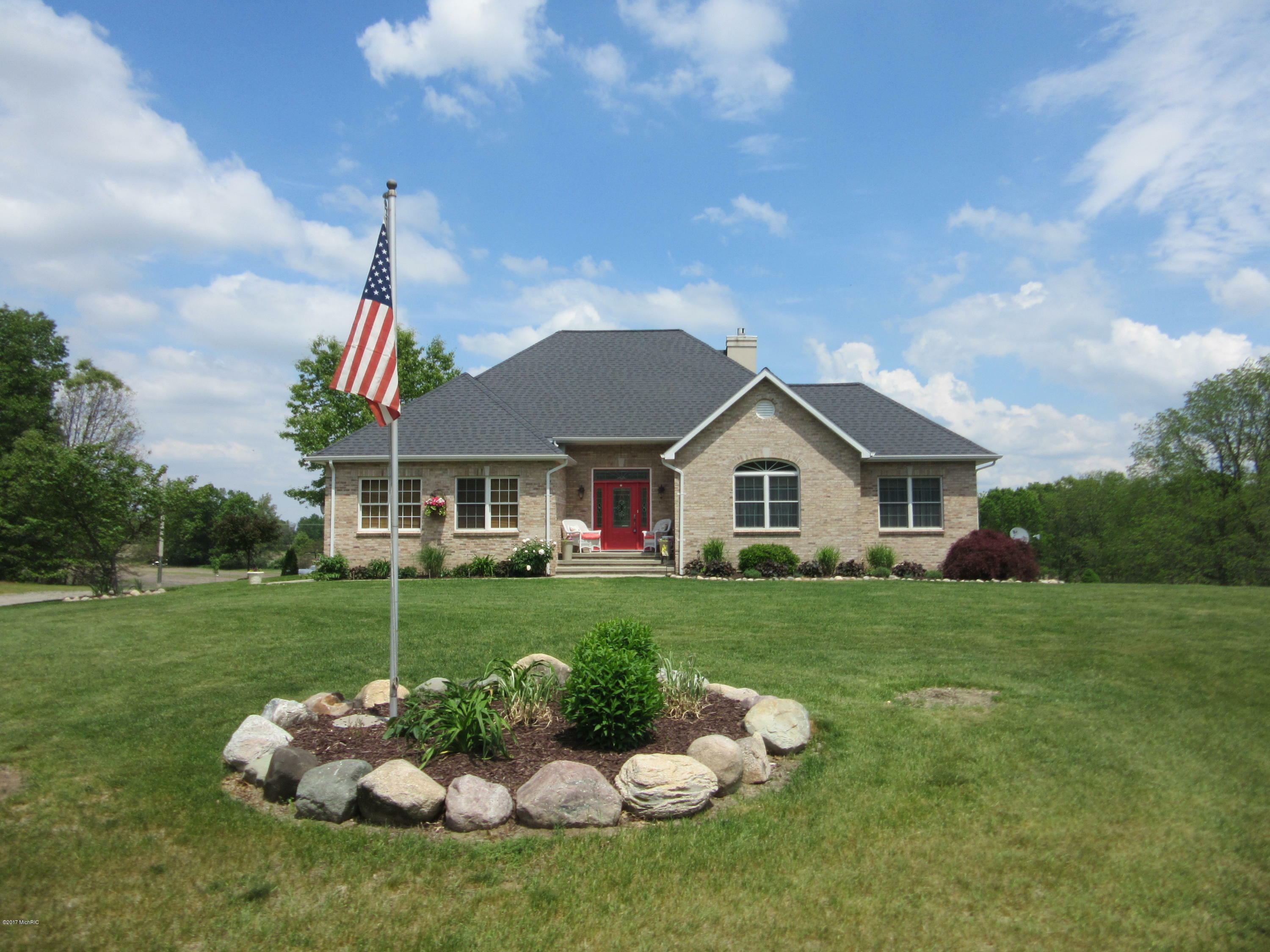 Property Photo: 9821 16 Mile Road NE MI 49319