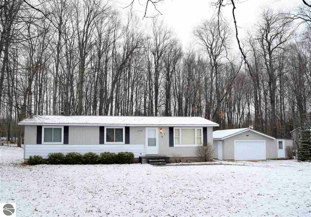 Property Photo: 1708 Hammer Road MI 49649