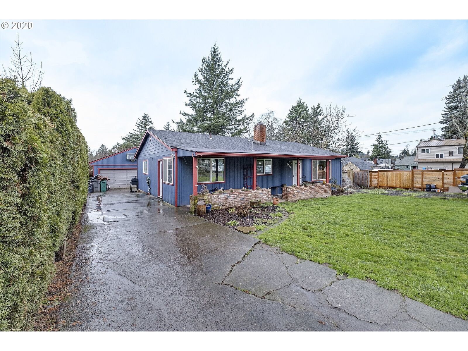 Property Photo:  5547 SE 119th Ave  OR 97266