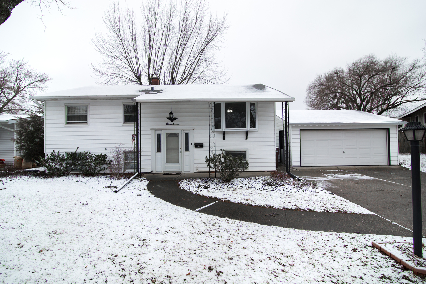 Property Photo: 19 Chippewa Drive IL 60476