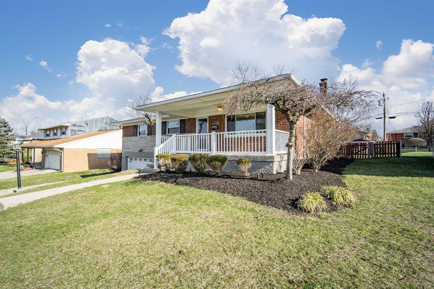 Property Photo:  2944 Chardale Ct  OH 45248
