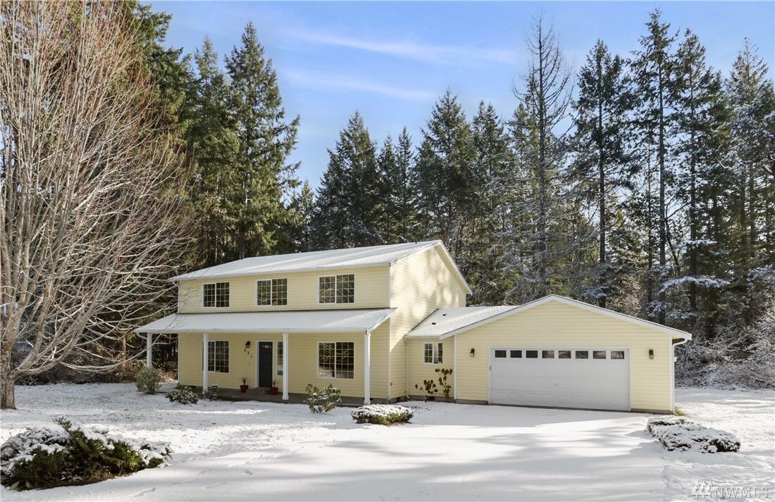 Property Photo:  221  195th Avenue SW  WA 98349 