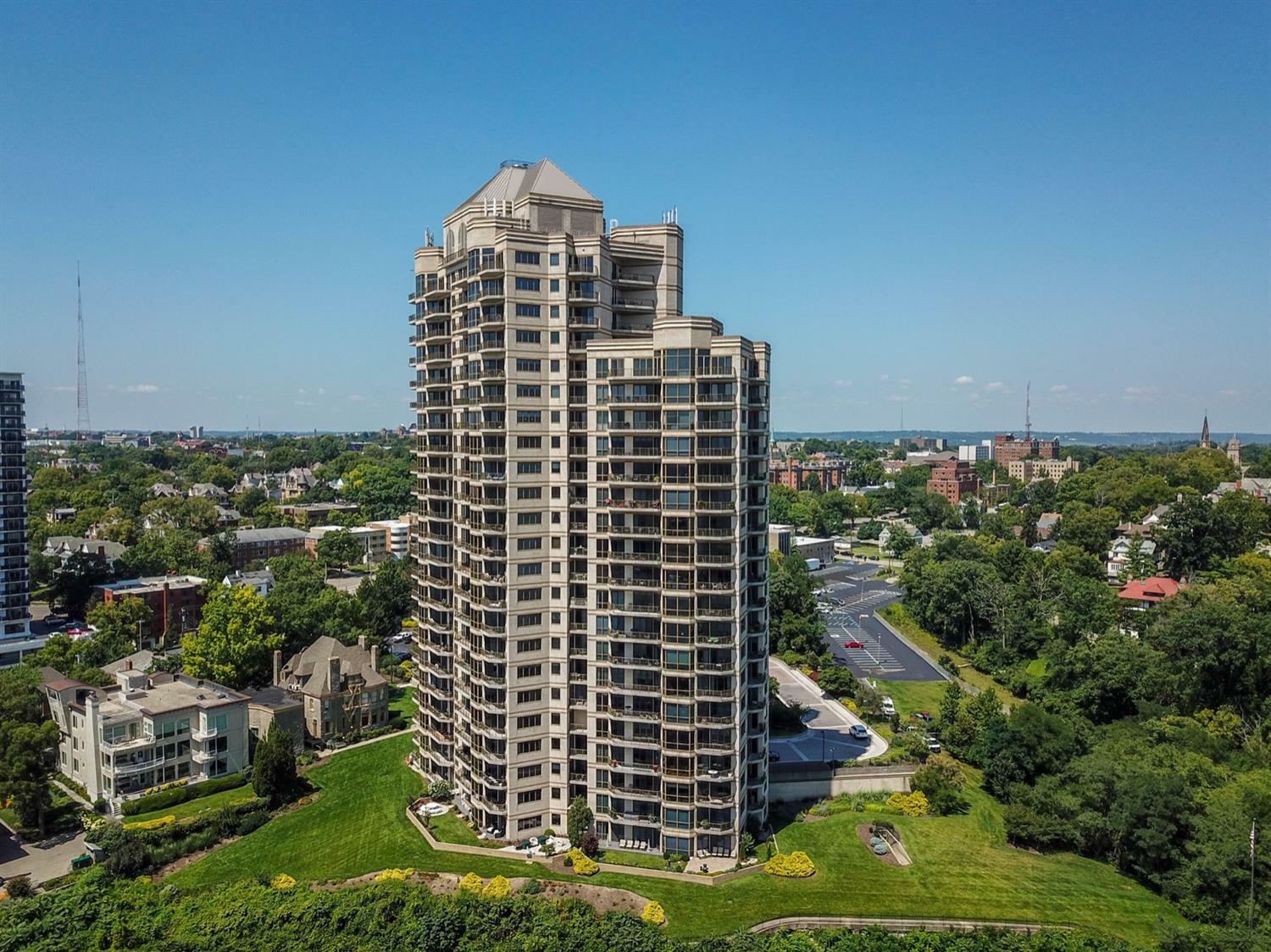 Property Photo: 1201 Edgecliff Place 1162 OH 45206