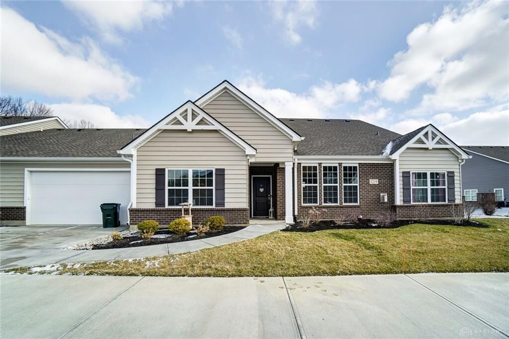 Property Photo: 1219 Bourdeaux Way OH 45458