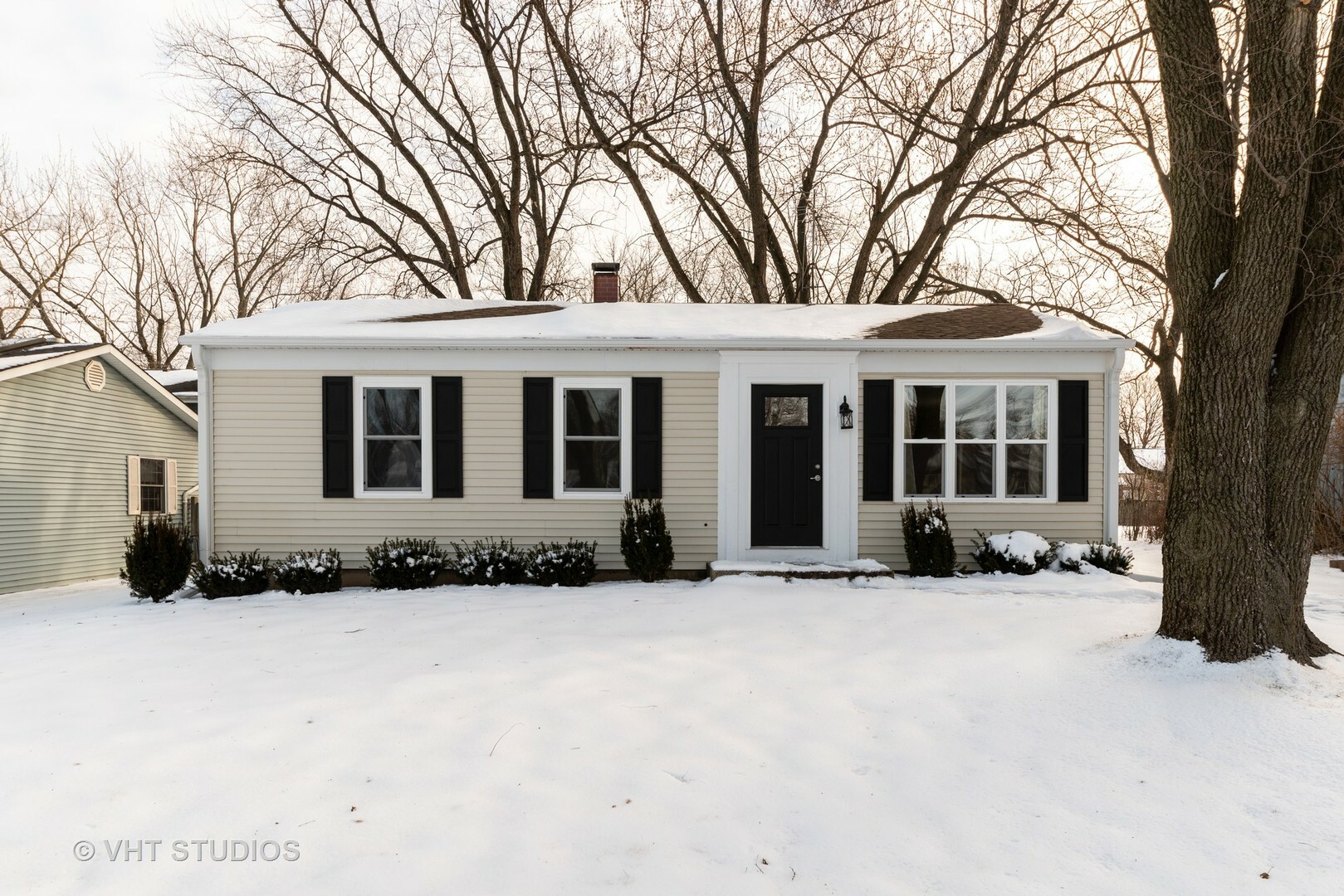 Property Photo:  241 Navajo Trail  IL 60089 