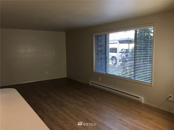 Property Photo:  1199 SE 9th Avenue 206  WA 98277 