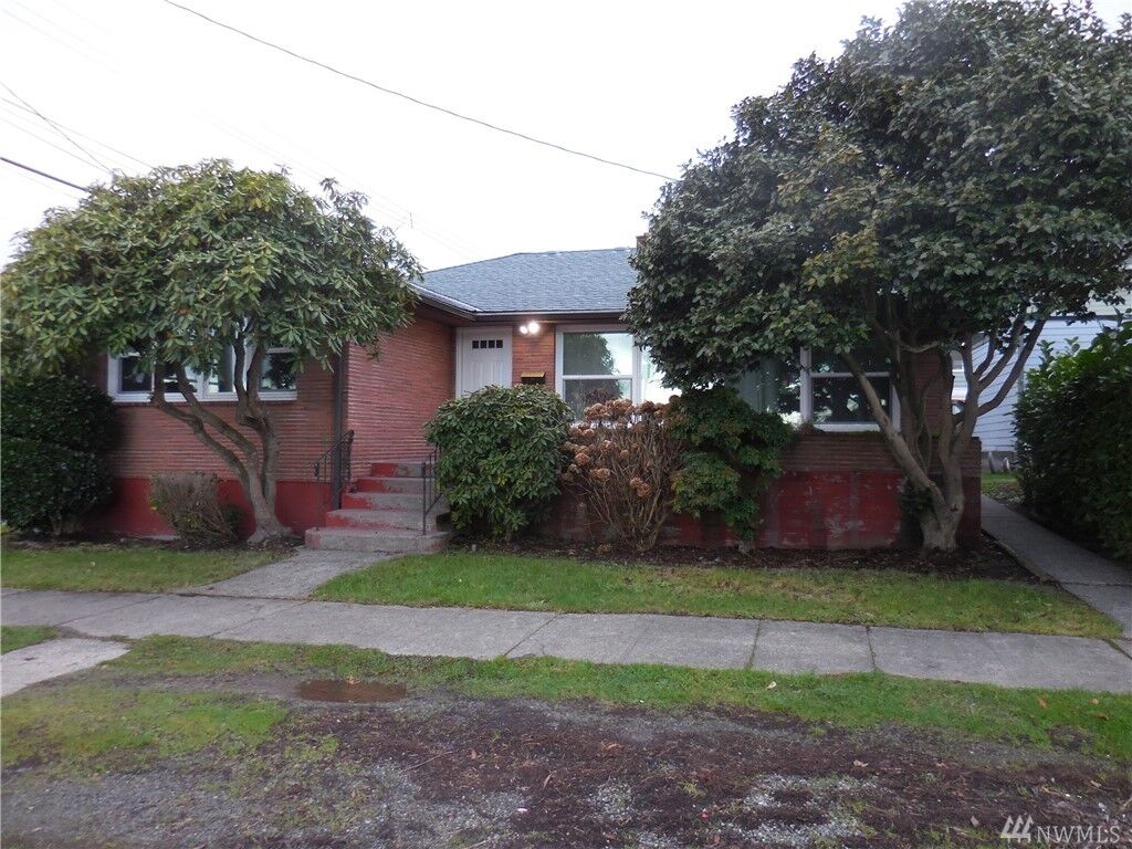 Property Photo:  307  Chester Avenue  WA 98337 