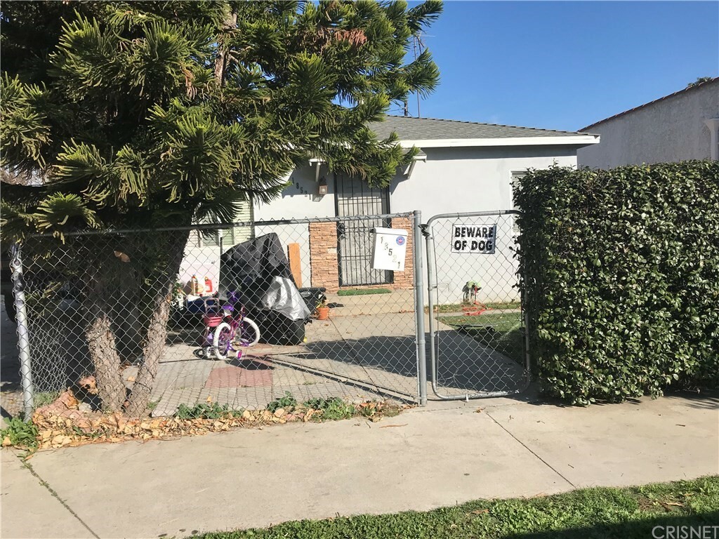 Property Photo:  18521 Bassett Street  CA 91335 