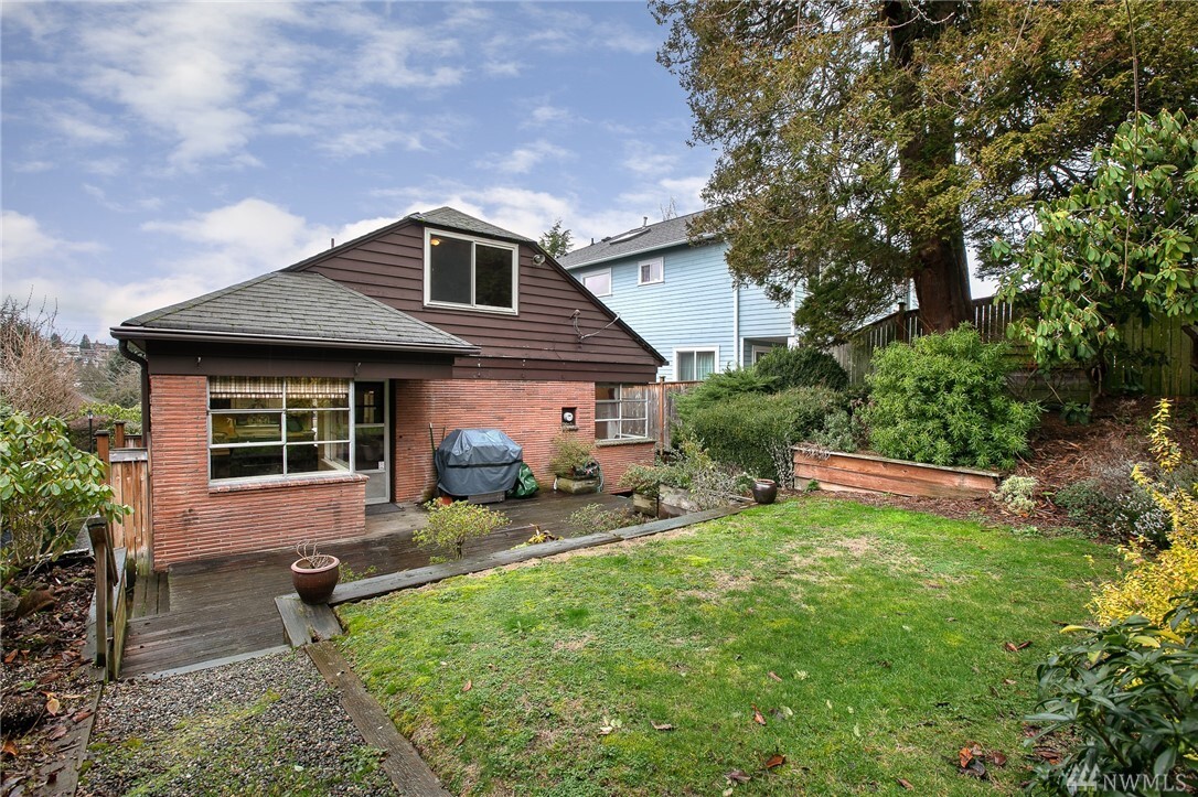 Property Photo: 2552 29th Avenue W WA 98199