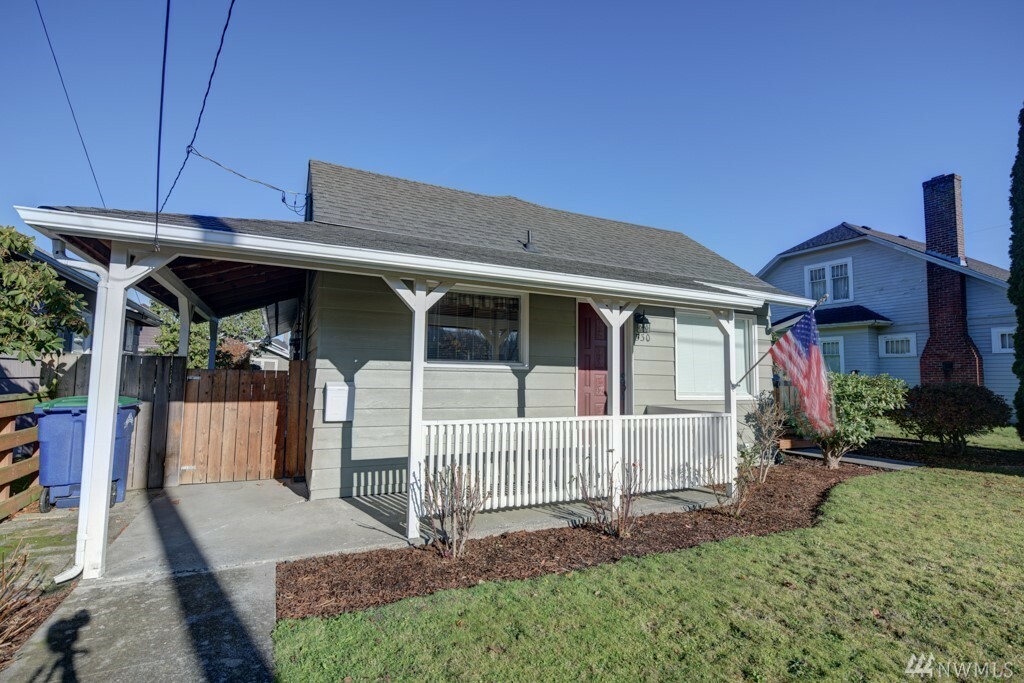 Property Photo:  530 Talcott St  WA 98284 