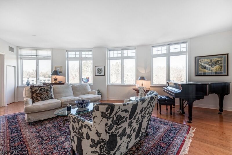 Property Photo:  616 S Orange Ave, 7E  NJ 07040 