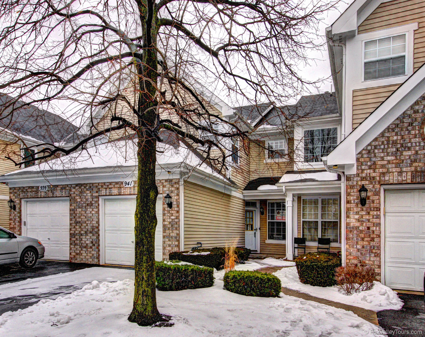 Property Photo: 941 Sheridan Circle 941 IL 60563