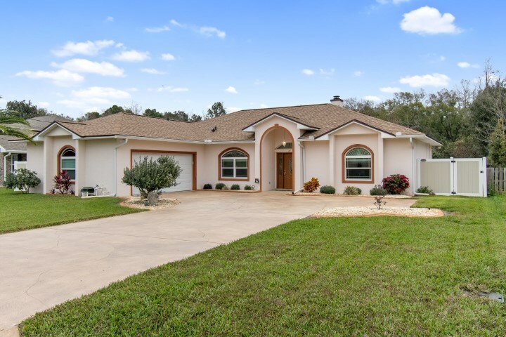 Property Photo:  24 Farmsworth Drive  FL 32137 