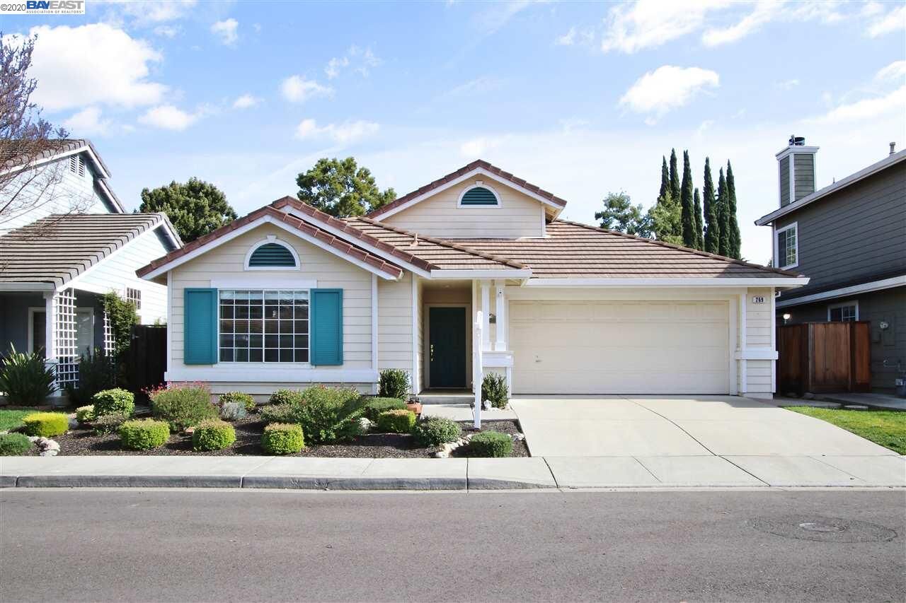 Property Photo: 269 Trenton Circle CA 94566-7188