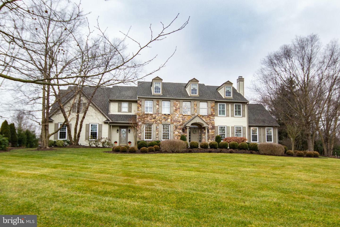 Property Photo: 1644 Thistlewood Drive PA 18977