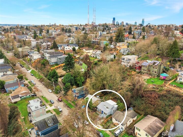 Property Photo: 411 25th Avenue E WA 98112