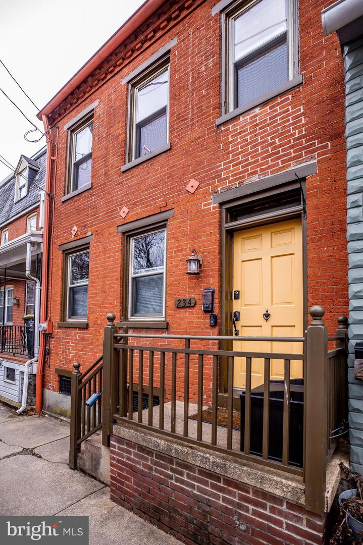 Property Photo: 234 E Lemon Street PA 17602