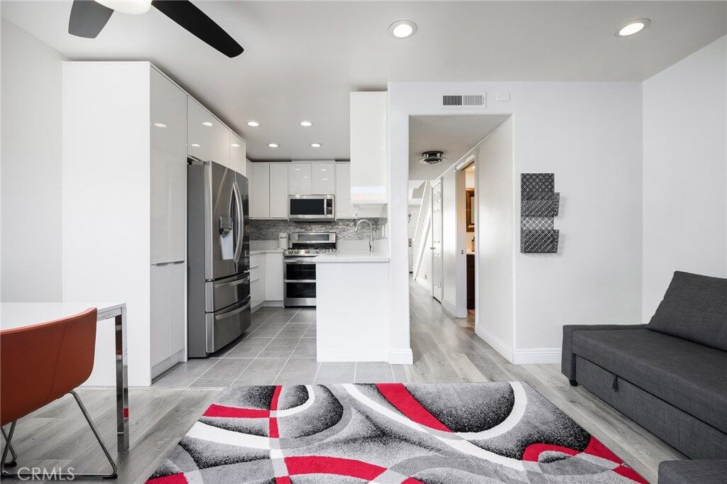 Property Photo: 28033 Ridgebrook Court CA 90275