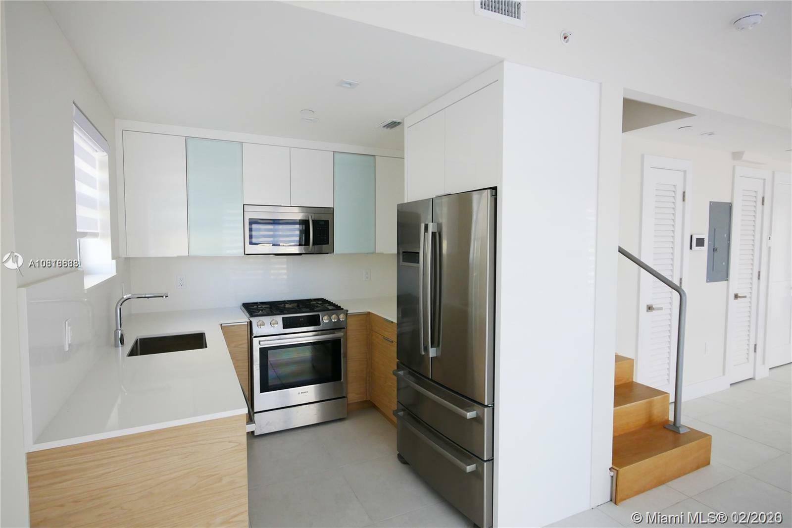Property Photo: 643 Jefferson Ave 14 FL 33139