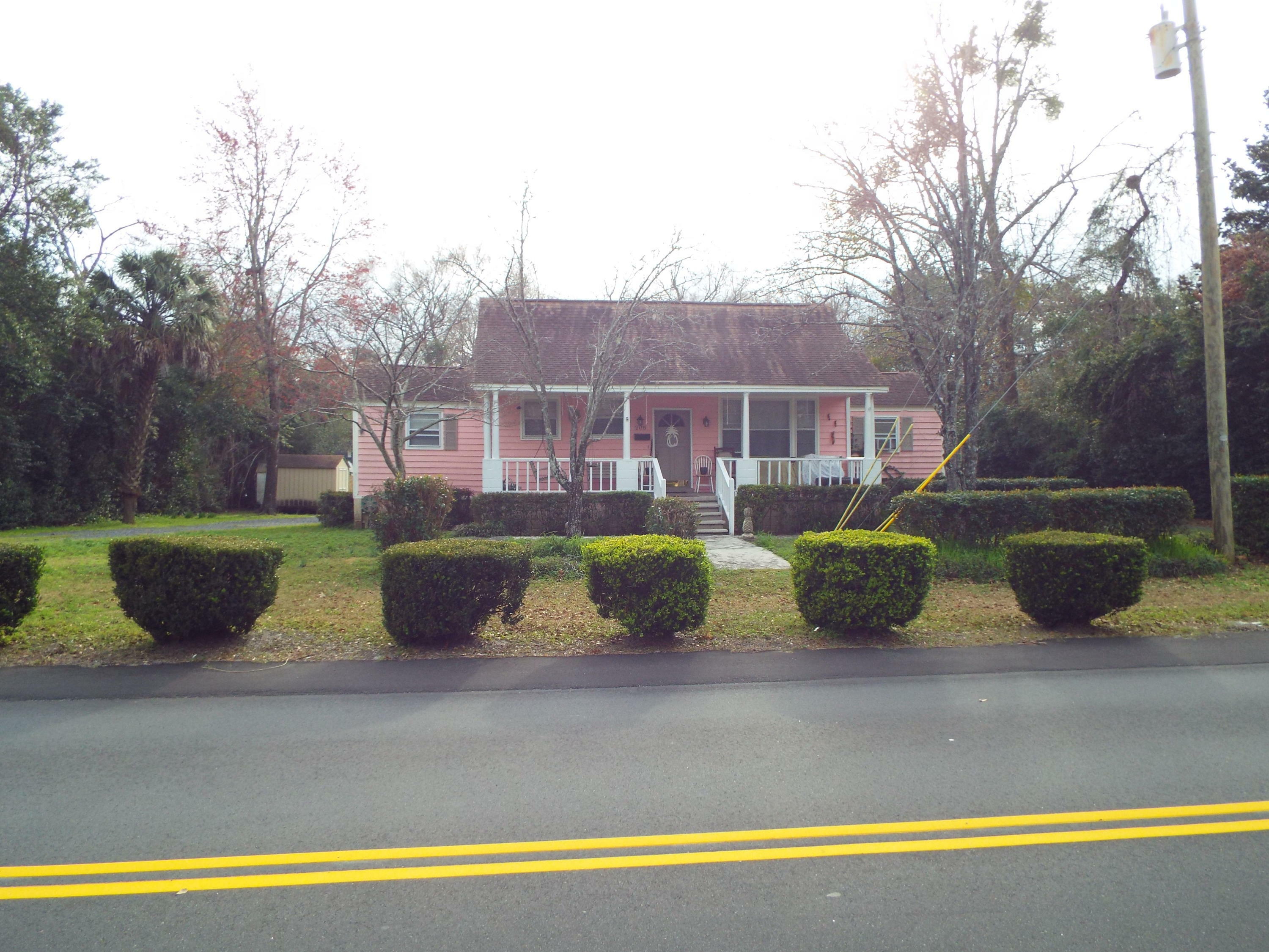 Property Photo:  208 E E 3rd North St Street  SC 29483 