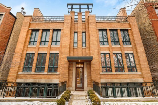 Property Photo: 3351 N Seminary Avenue 2S IL 60657