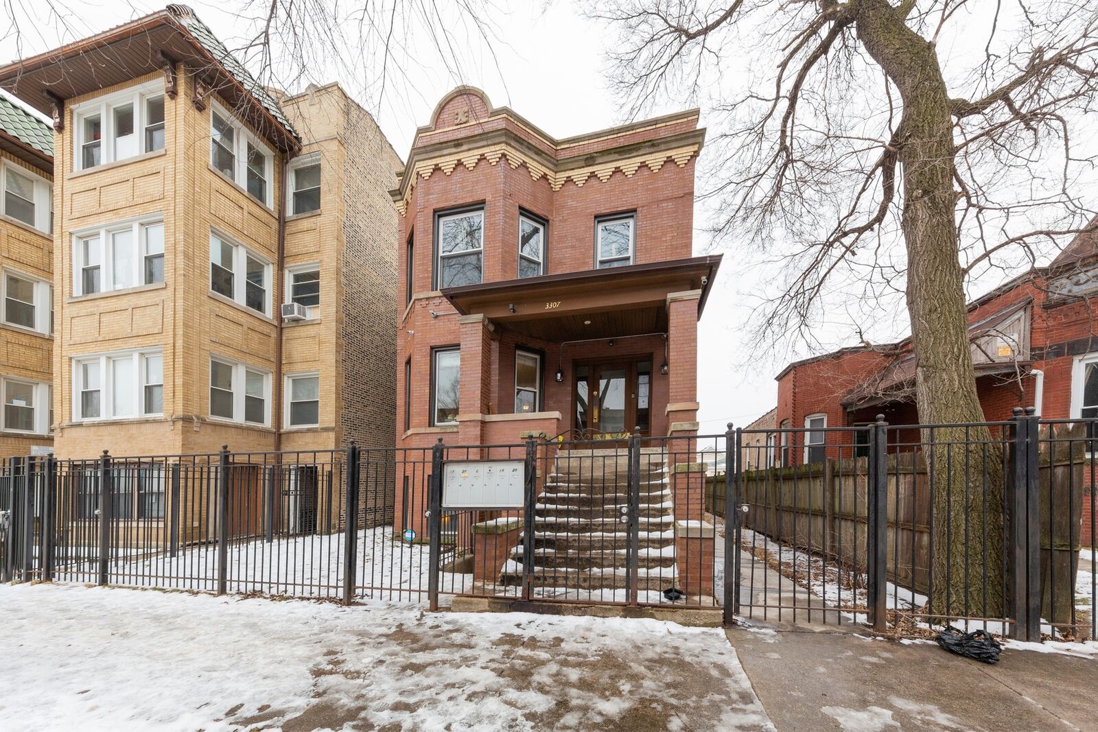 Property Photo:  