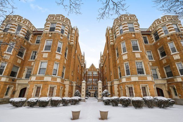Property Photo:  1427 W Birchwood Avenue 2N  IL 60626 