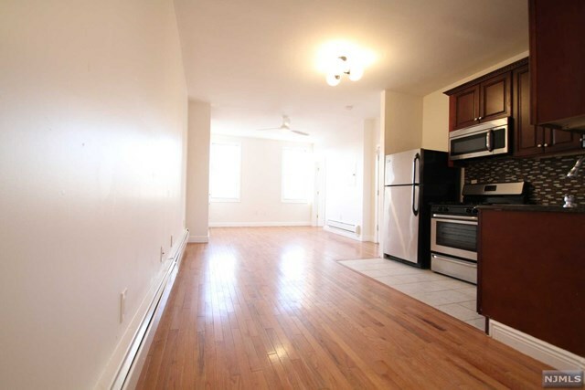 Property Photo:  252 Van Horne Street 3  NJ 07304 