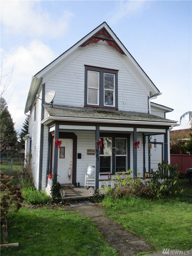 Property Photo:  807 E St  WA 98531 