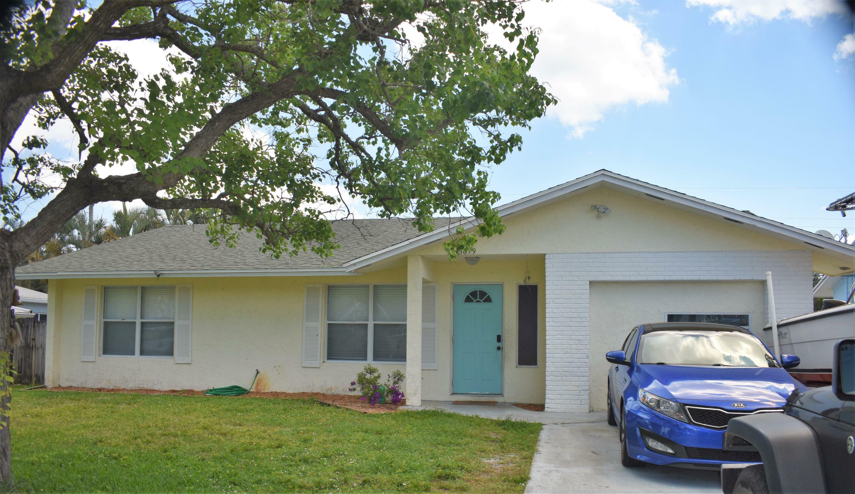 Property Photo:  5679 SE Indigo Av Avenue  FL 34997 