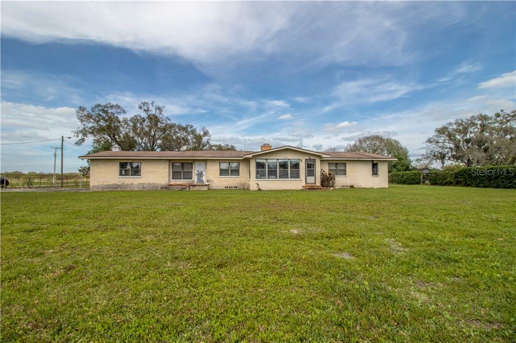 Property Photo:  902 7th Avenue NE  FL 33570 