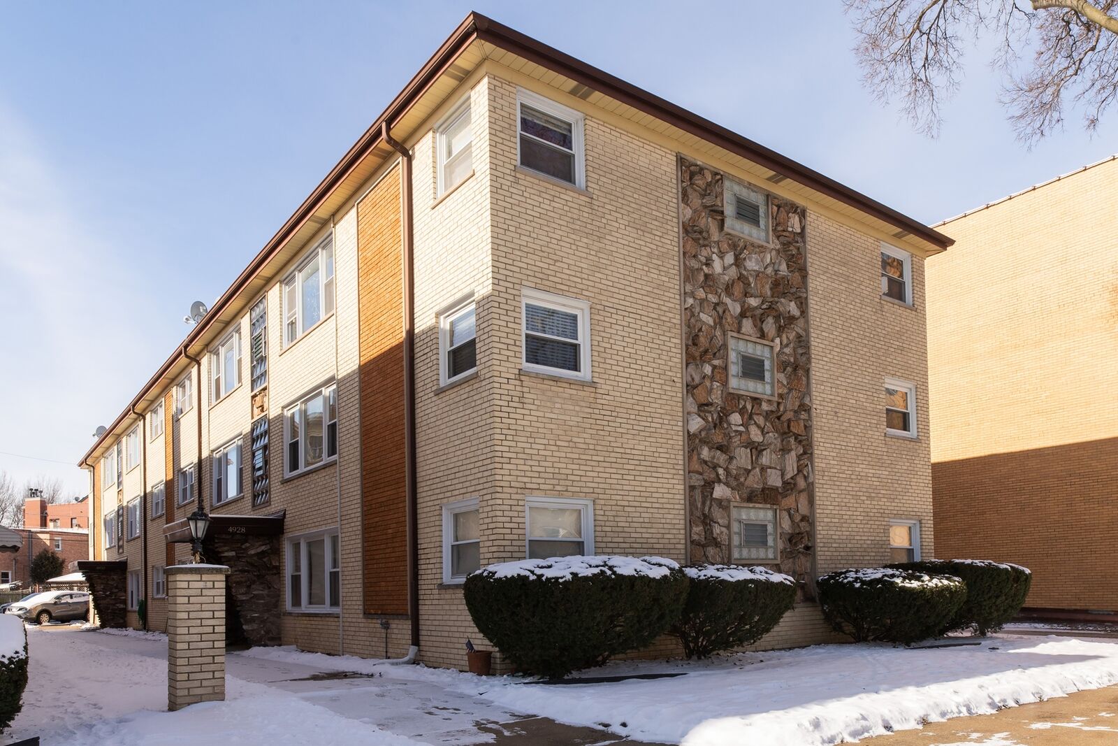 Property Photo: 4928 North Lester Avenue 3B IL 60630
