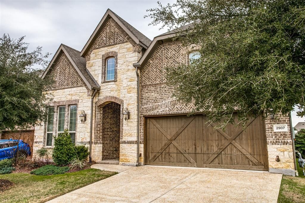 Property Photo: 2907 Nottingham Drive TX 76262