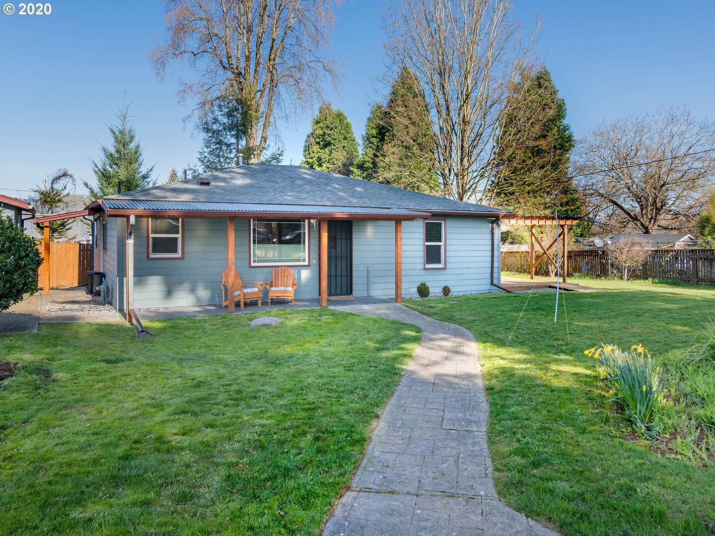 Property Photo:  8949 NE Sumner St  OR 97220 