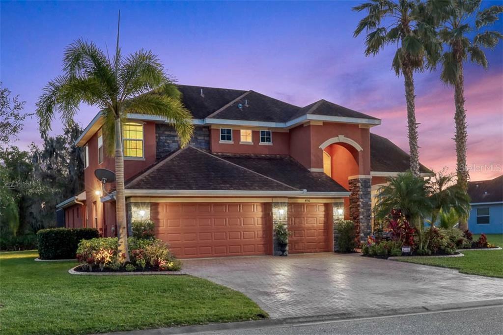Property Photo: 4910 72nd Terrace E FL 34222