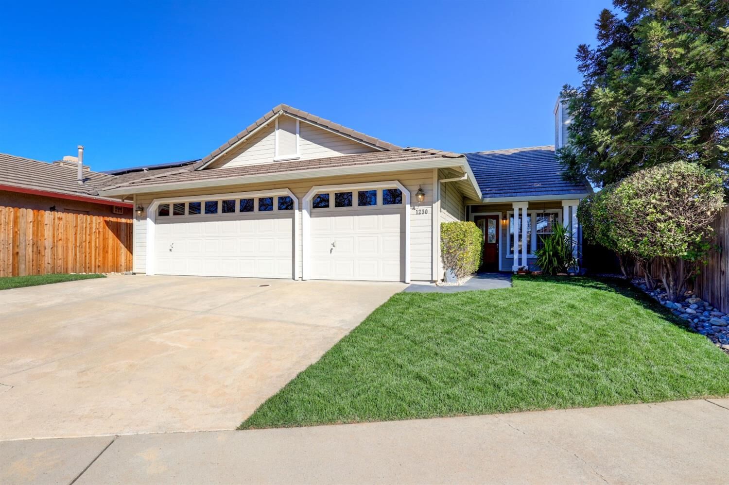 Property Photo: 1230 Cobblestone Drive CA 95648