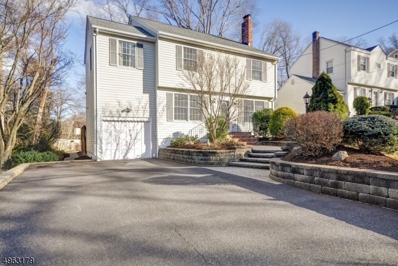 Property Photo:  6 Longacre Dr  NJ 07039 