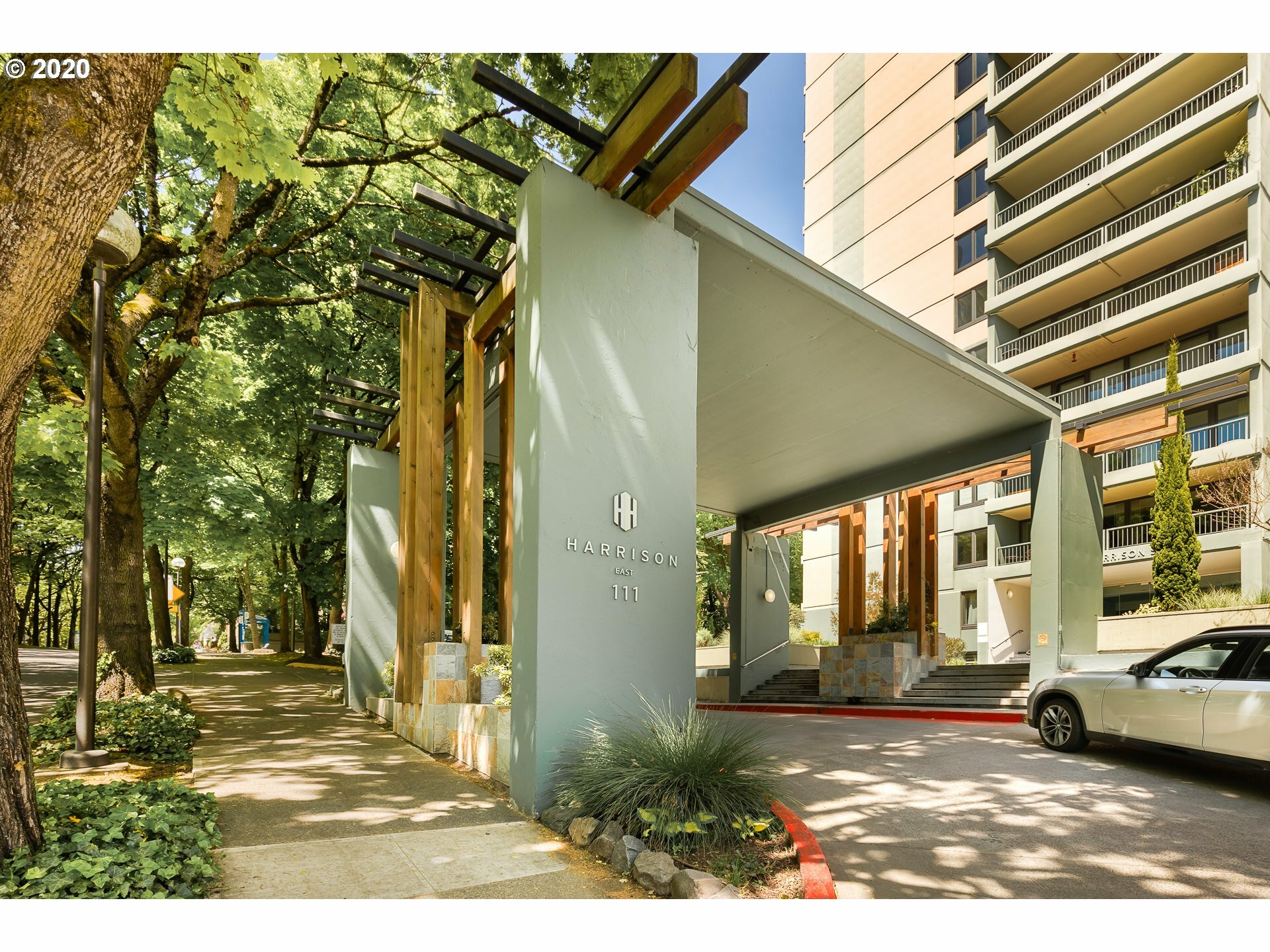 Property Photo: 111 SW Harrison St 17E OR 97201