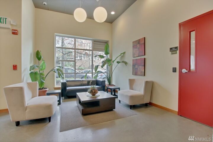 Property Photo:  827  Hiawatha Place S 614  WA 98144 