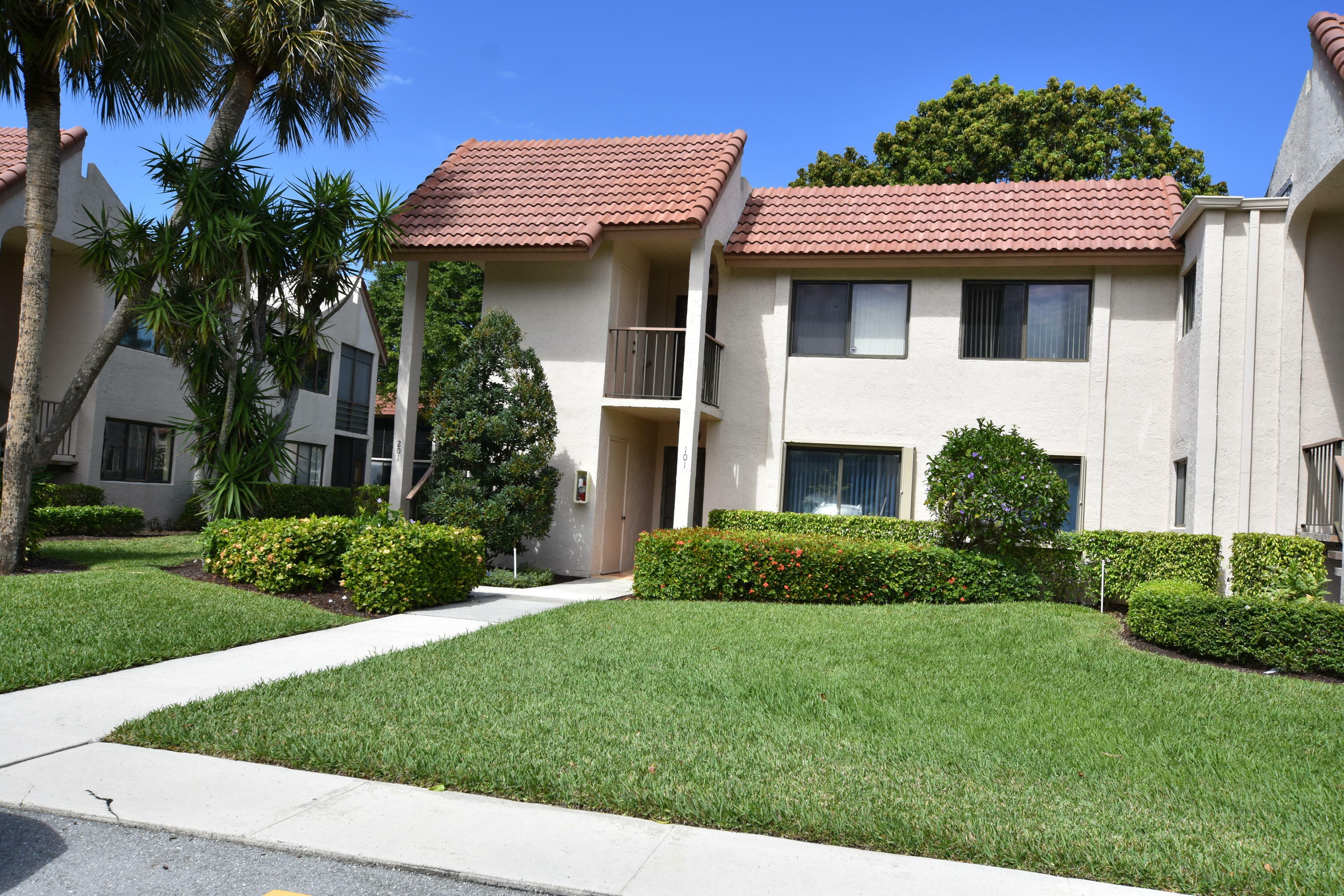 Property Photo:  5560 Fairway Park Drive 101  FL 33437 