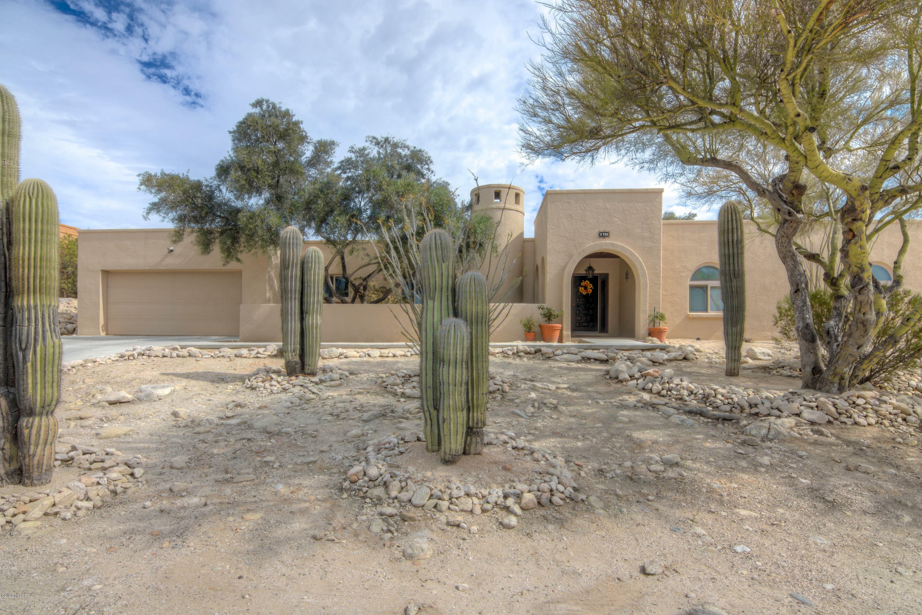 Property Photo:  3706 N Knollwood Circle  AZ 85750 