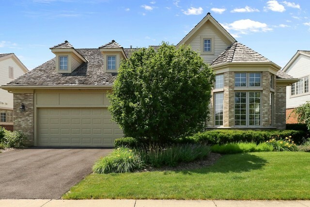 Property Photo:  1916 Wyndham Circle  IL 60025 