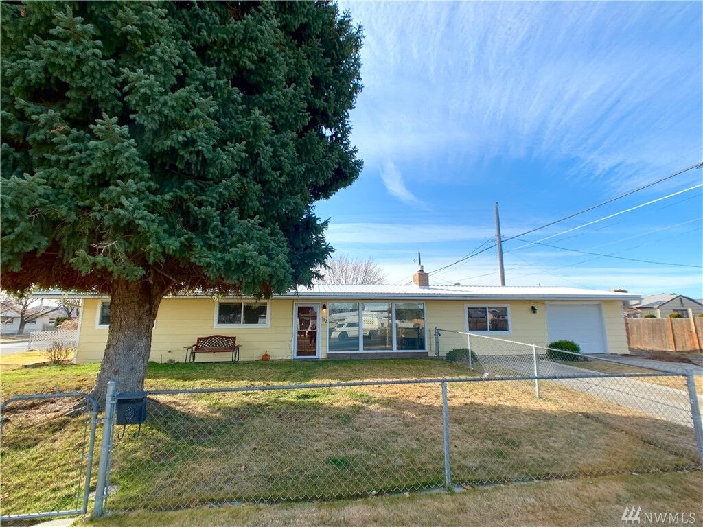 Property Photo:  712  2nd Avenue NE  WA 98823 