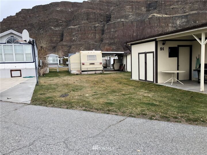 Property Photo: 8818 Crescent Bar Road NW 91 WA 98848